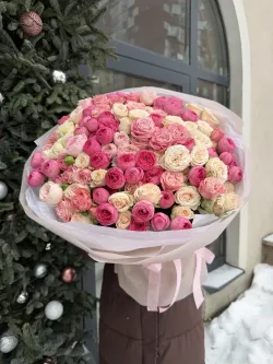 35 веток пионовидных кустовых роз Микс