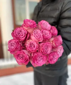 Розовая роза Queens crown 15 шт.