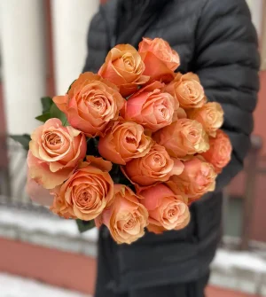 Оранжевая роза Kahala 15 шт.