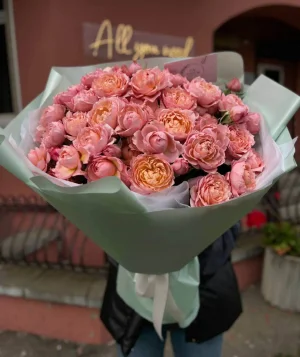 25 веток пионовидных кустовых роз Джульетта (Juliet)