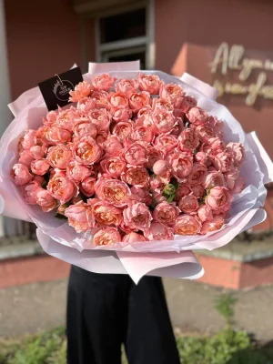 35 веток пионовидных кустовых роз Джульетта (Juliet)