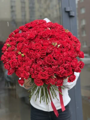 51 ветка кустовых роз Рубикон (Rubicon)