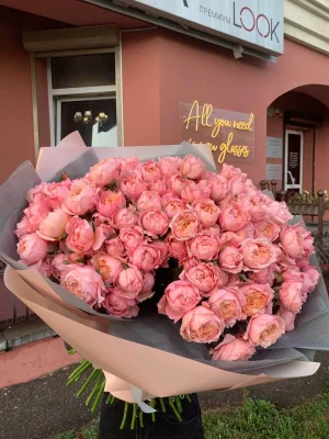 51 ветка пионовидных кустовых роз Джульетта (Juliet)