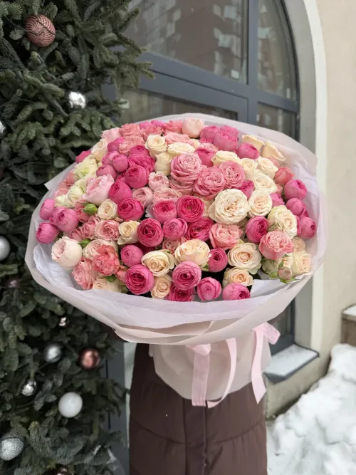 35 веток пионовидных кустовых роз Микс