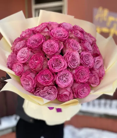Розовая роза Queens crown 51 шт.